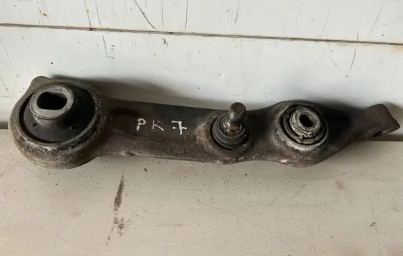Mercedes-Benz E W211 Front control arm 2110352