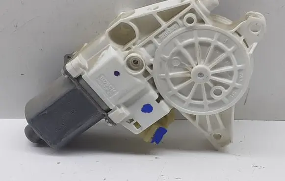 Mercedes-Benz ML W164 Front door window regulator motor A2518200742