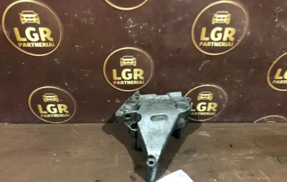 Volkswagen Touran I Engine mounting bracket 03G199207A