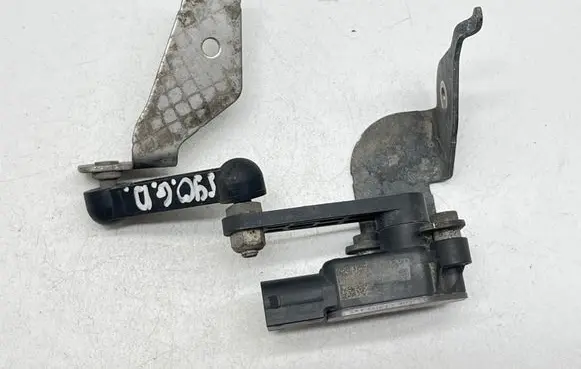 Volvo S90, V90 Rear air suspension level height sensor 31406563 31387246