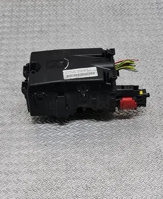 Peugeot 3008 II Fuse module 9675730380