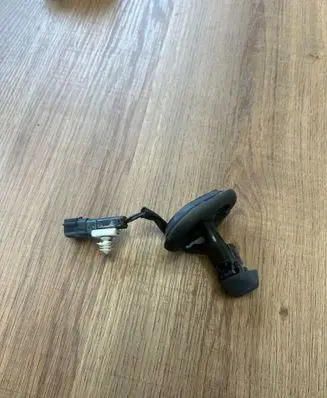 Windshield washer spray nozzle