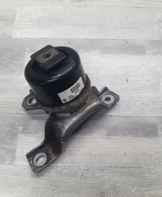 Volvo XC70 Engine mount bracket 31330135 F7008000