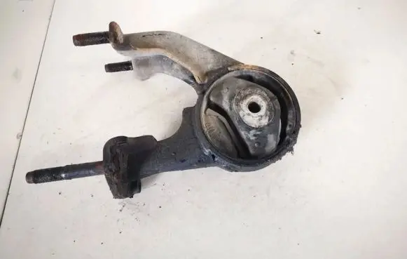 Toyota Avensis T250 Engine mount bracket 123710r040 12371-0r040