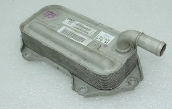 Toyota Avensis T250 Engine oil radiator 157100R010