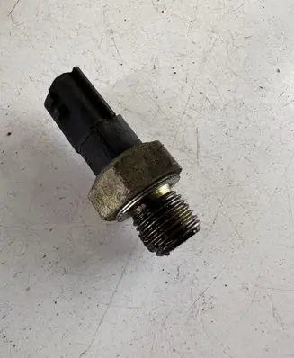 Dacia Logan I Oil pressure sensor 