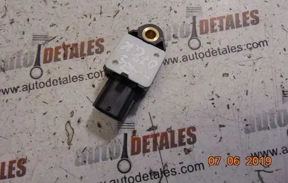 Toyota Auris 150 Airbag deployment crash/impact sensor 8983102080