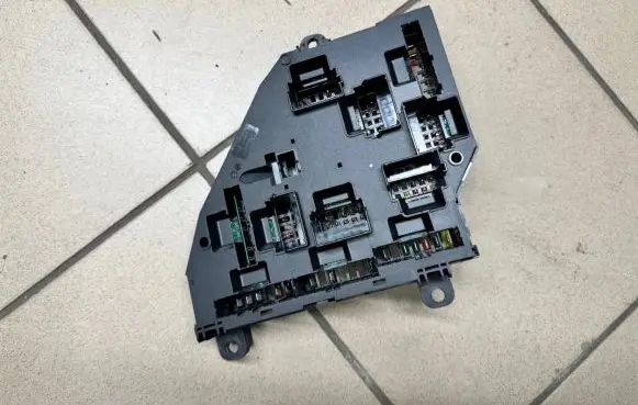 BMW 5 F10 F11 Fuse module 17033452 9234423 061110