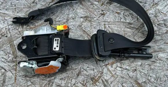 Skoda Octavia Mk3 (5E) Front seatbelt 5E0857701