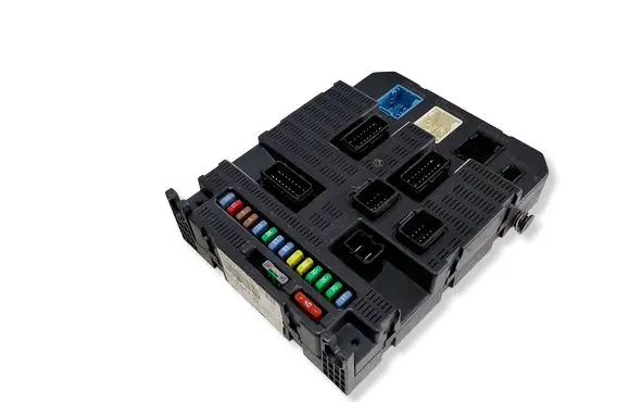 Citroen C4 I Fuse module 9663798480