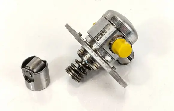 BMW 1 F70 Fuel injection high pressure pump 7934496 0261520766