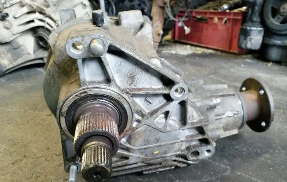 Hyundai Tucson JM Gearbox transfer box case JMVGT 070401482