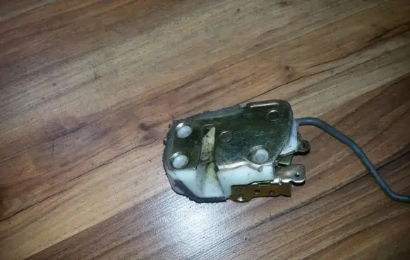 Honda CR-V Front door lock