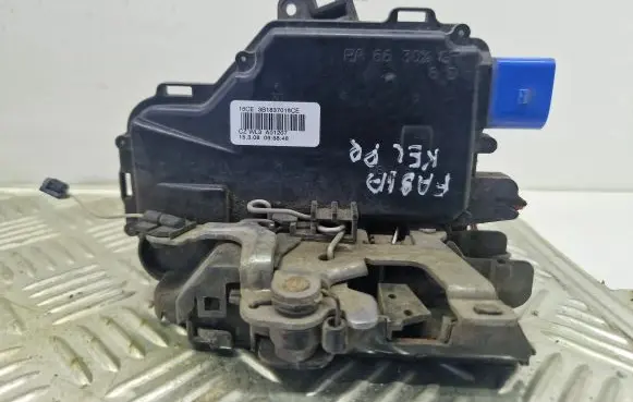 Skoda Fabia Mk2 (5J) Front door lock 3B1837016CE A01207