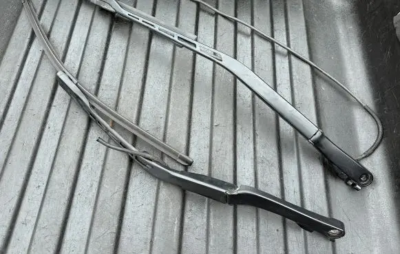 Volvo S90, V90 Front wiper blade arm 97036203 6342 31440424