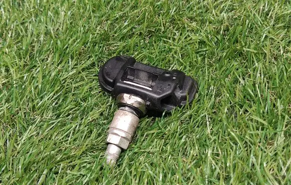 Opel Astra J Tire pressure sensor 13581560