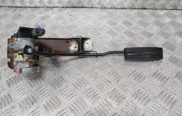 Nissan Terrano Accelerator throttle pedal D2MV012C3