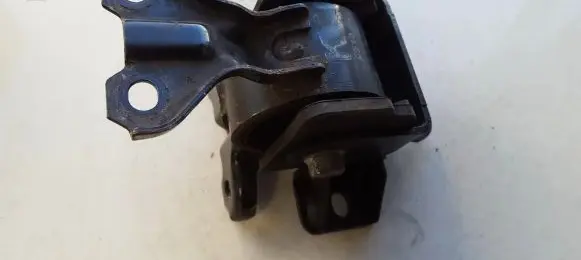 Mitsubishi Lancer X Engine mount bracket