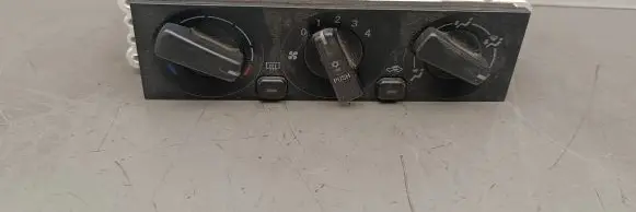 Mitsubishi Space Wagon Climate control unit E32PB393 MR398658