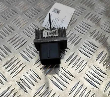 Nissan Juke I F15 Glow plug pre-heat relay 110678071R