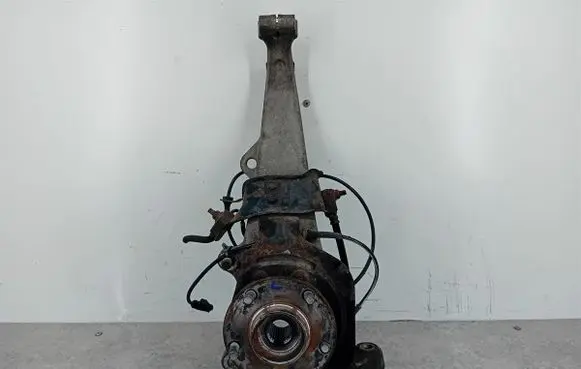 Infiniti EX Front wheel hub spindle knuckle
