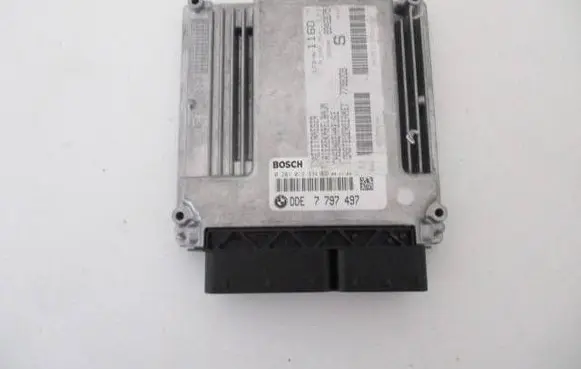 BMW 1 E81 E87 Engine control unit/module DDE7797497