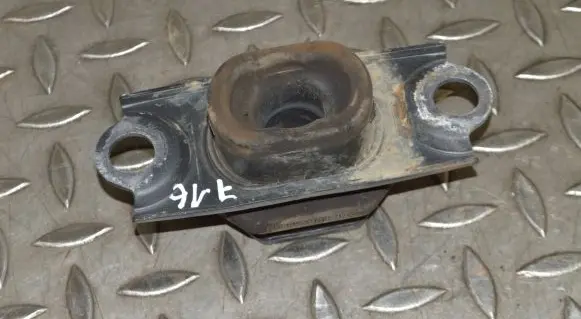 Nissan Qashqai Engine mount bracket