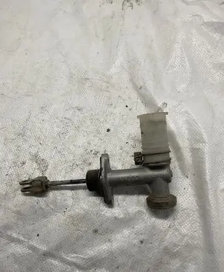 Mitsubishi Pajero Sport I Clutch slave cylinder 