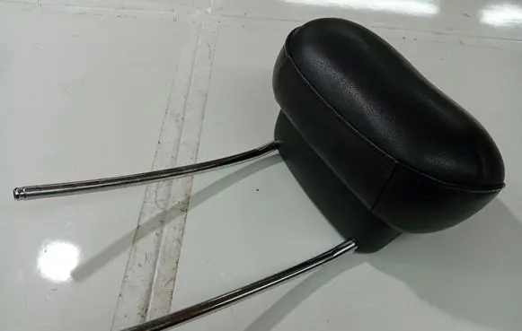 Mercedes-Benz CLS C219 Front seat headrest 