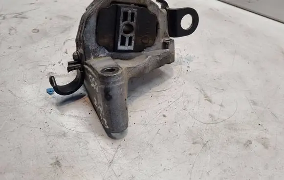 Volvo S60 Engine mount bracket 326C88