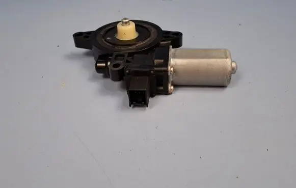 Mazda CX-5 Rear door window regulator motor D6515858X