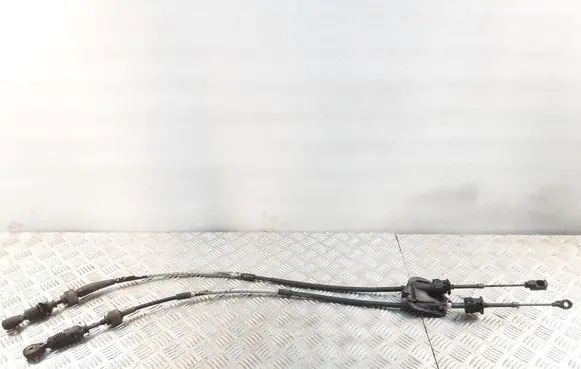 Toyota Yaris Gear shift cable linkage 338200D020