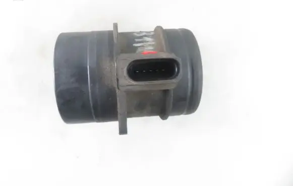Volkswagen PASSAT B6 Mass air flow meter F00C267017