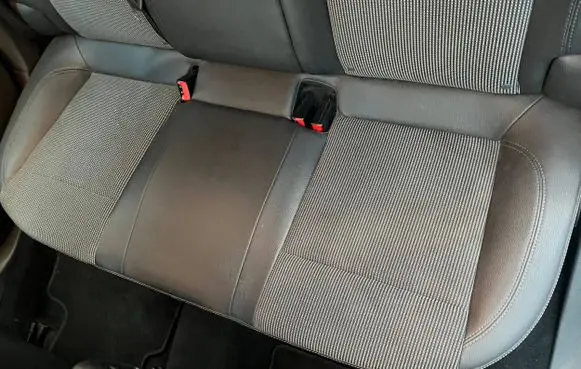 Opel Astra J Second row seats 