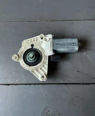 Mercedes-Benz B W245 Front door window regulator motor A1698201542