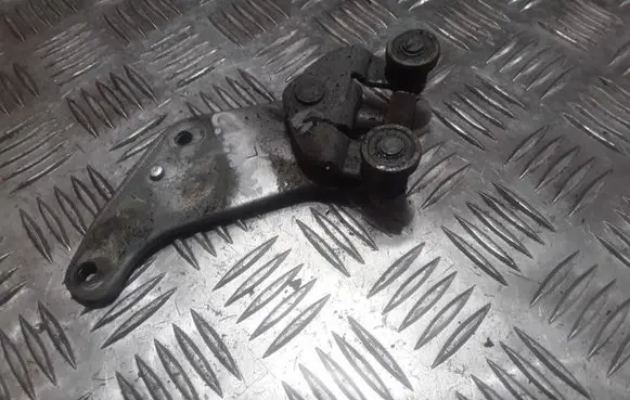 Toyota Previa (XR30, XR40) II Sliding door lower roller guide/hinge 