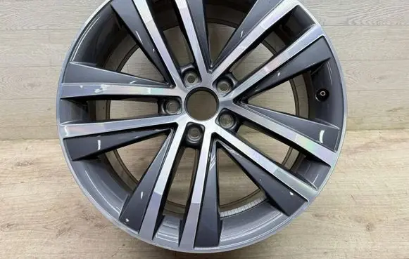 Volkswagen Sharan R18 alloy rim 7N0601025F