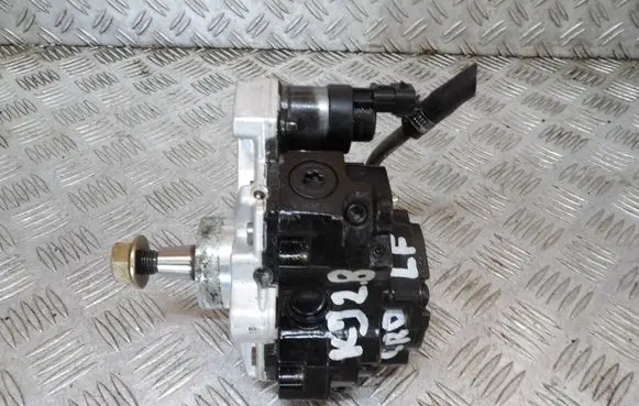 Jeep Cherokee III KJ Fuel injection high pressure pump 