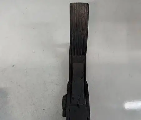 Mercedes-Benz ML W164 Accelerator throttle pedal A1643000004 ZGS009