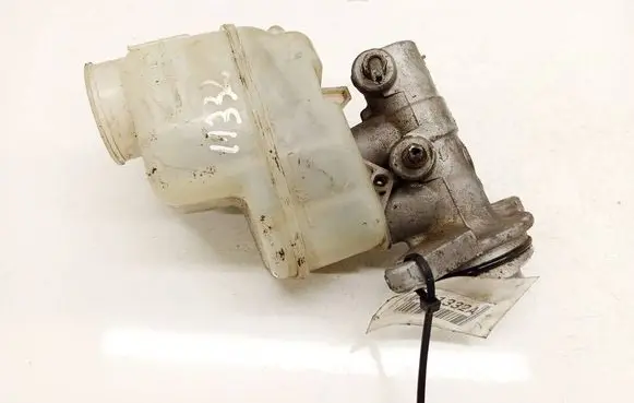 Toyota RAV 4 (XA30) Master brake cylinder