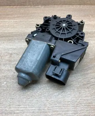Audi A4 S4 B5 8D Front door window regulator motor 113846113 114185101