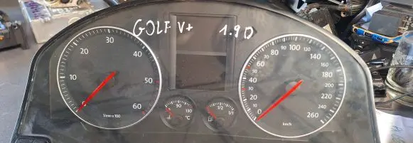 Volkswagen Golf Plus Speedometer (instrument cluster) 1k0920852b