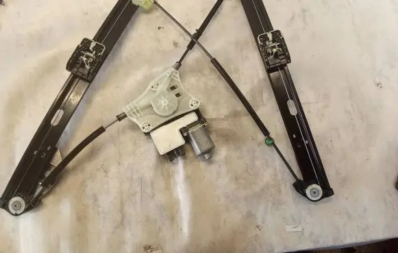 Seat Arona Front door window regulator with motor 6f9837461