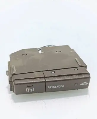 Toyota Avensis T250 Windscreen/window heater switch 8479005130C 03W37E MS374100324