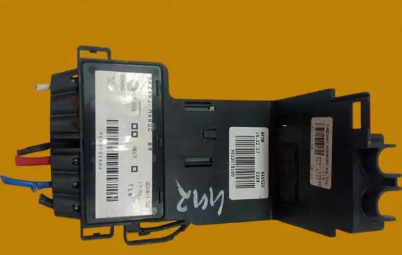 Peugeot Partner III Fuse box set 9812078180
