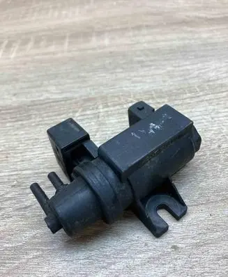 BMW 7 E38 Turbo solenoid valve 70057903