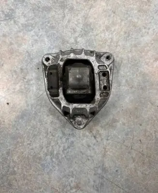 BMW 5 F10 F11 Engine mount bracket 6777371 22116777371