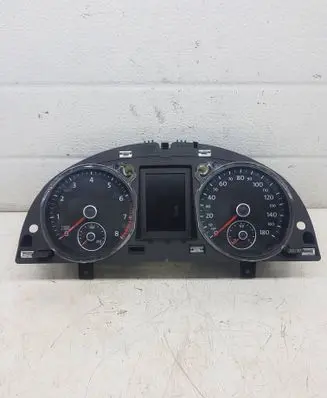 Volkswagen PASSAT CC Speedometer (instrument cluster) 3C8920970Q