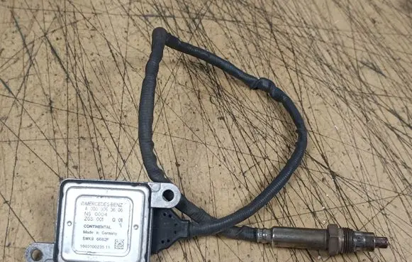Mercedes-Benz E C207 W207 Lambda probe sensor A0009053606