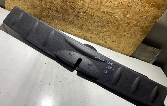 Trunk/boot sill cover protection